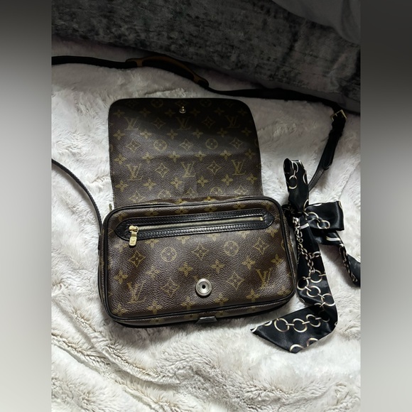 COPY - ✨Louis Vuitton St. Germain Crossbody ✨ - Picture 7 of 13